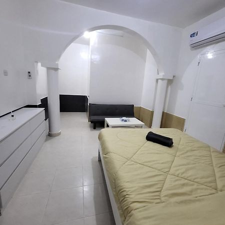 Corniche Full Studio Apartment Abu Dzabi Kültér fotó